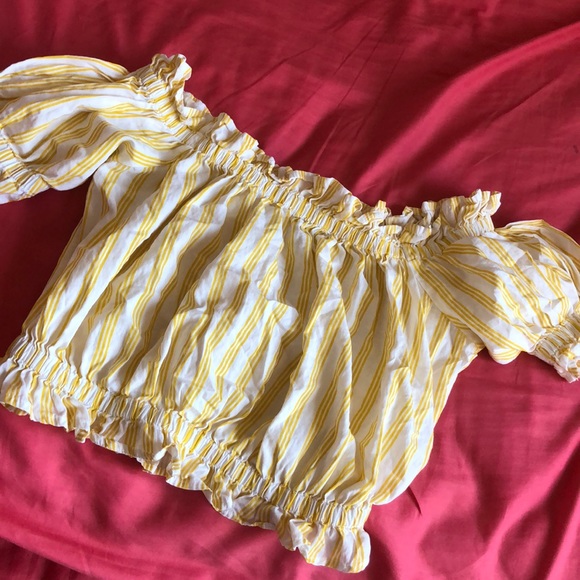 Stripped yellow cropped off the should shirt - Picture 2 of 4